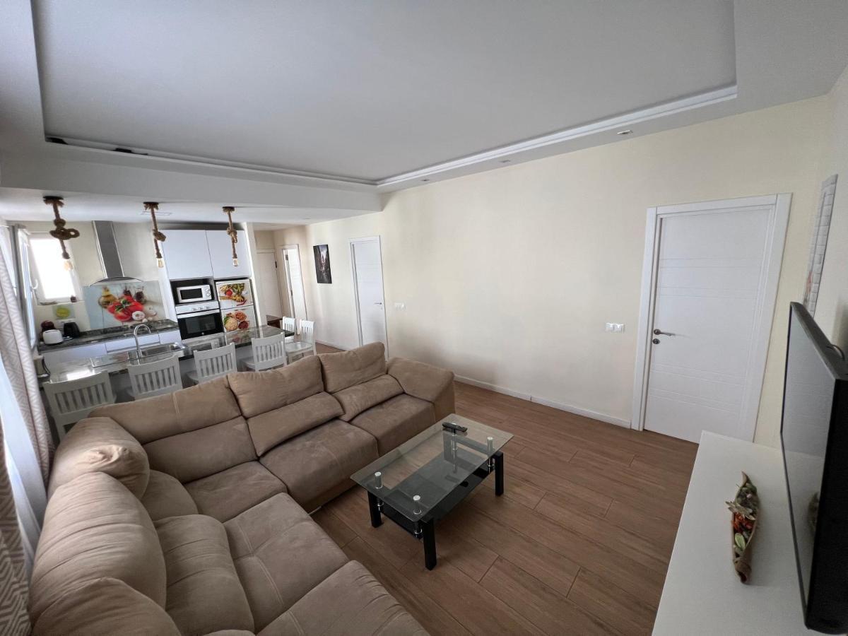Genuar 3 Bedroom Close To Lejlighed