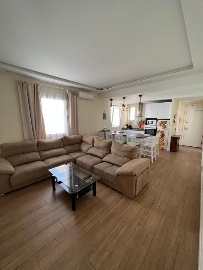 Genuar 3 Bedroom Close To Lejlighed
